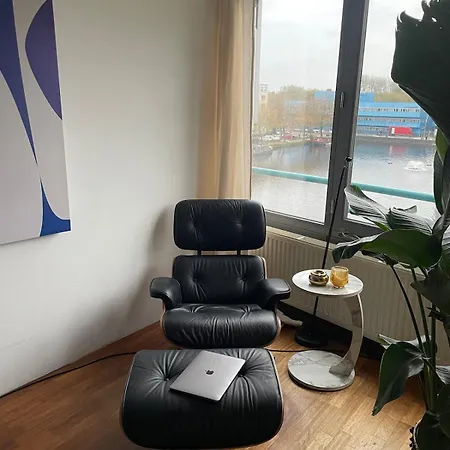 Large West With Balcony *