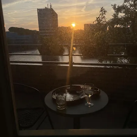 Large West With Balcony *
