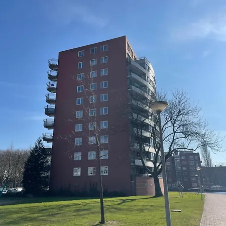 Large West With Balcony *